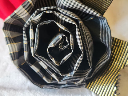 Fleur ancienne tissu quadrille gris doré chapeau sur broche modiste T0-08