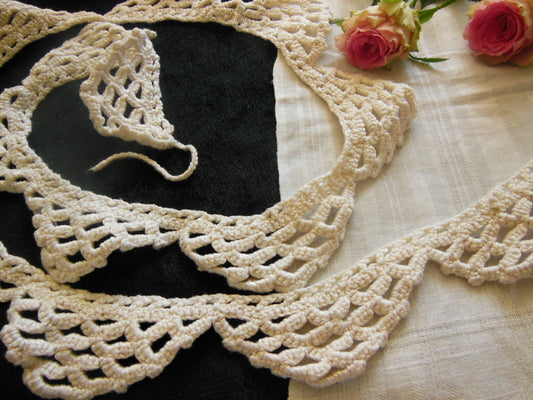Dentelle ancienne épaisse crochet triangle 2 m 25 su r 5,5 cm B6