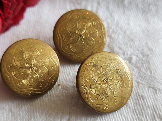 Lot  3 anciens bouton ancien en métal motif 1,8 cm ref 1118