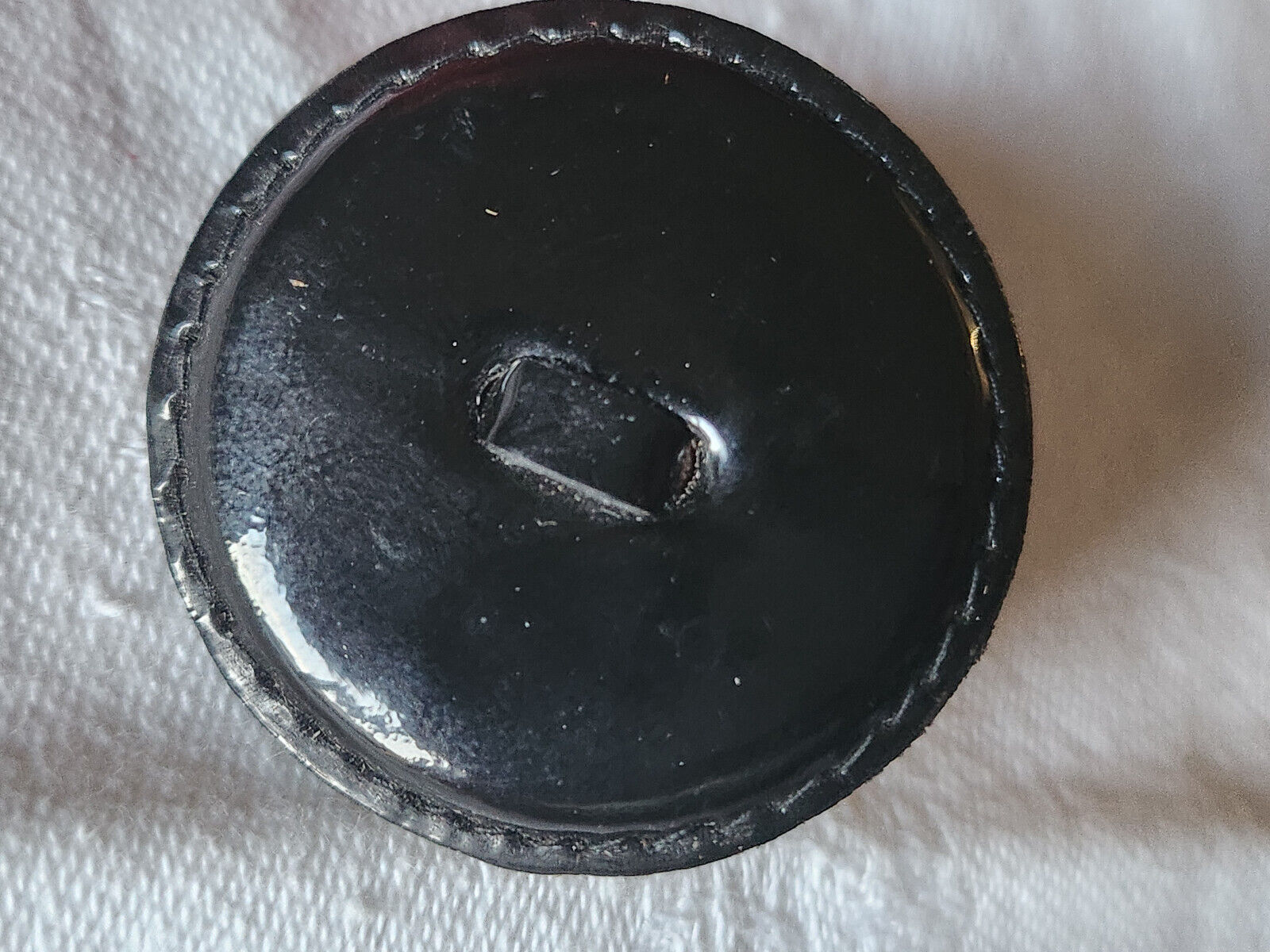 Gros bouton ancien en cuir verni 3,7 cm parurier collection ref 1737