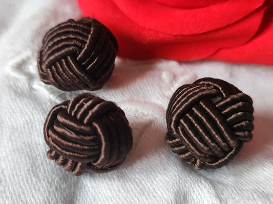Trio  boutons anciens  en passementerie boule marron  1,6 à 1,9 cm D17G