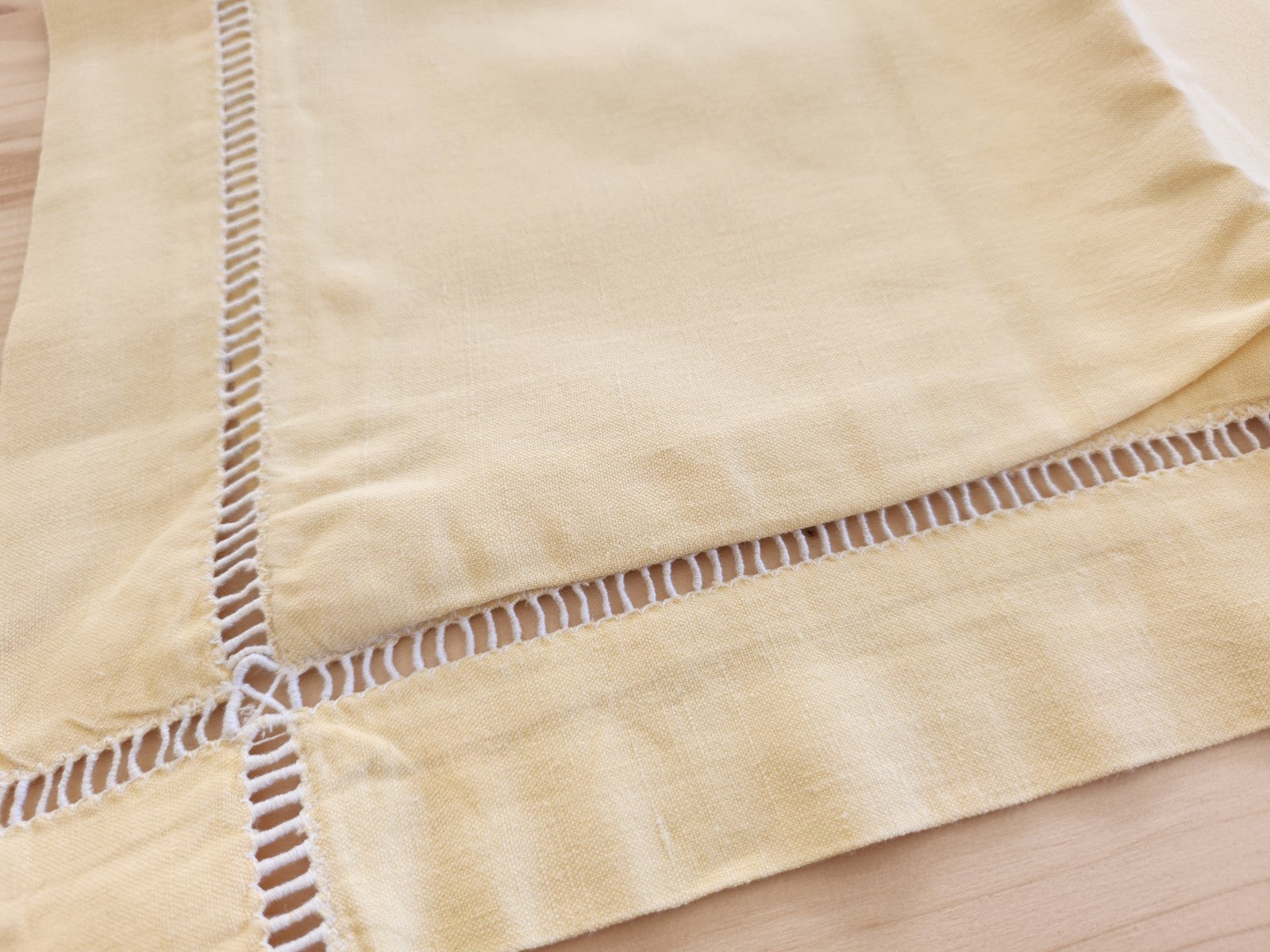 Lot deux anciennes taies d'oreillers monogramme HK jaune paire superbes B6