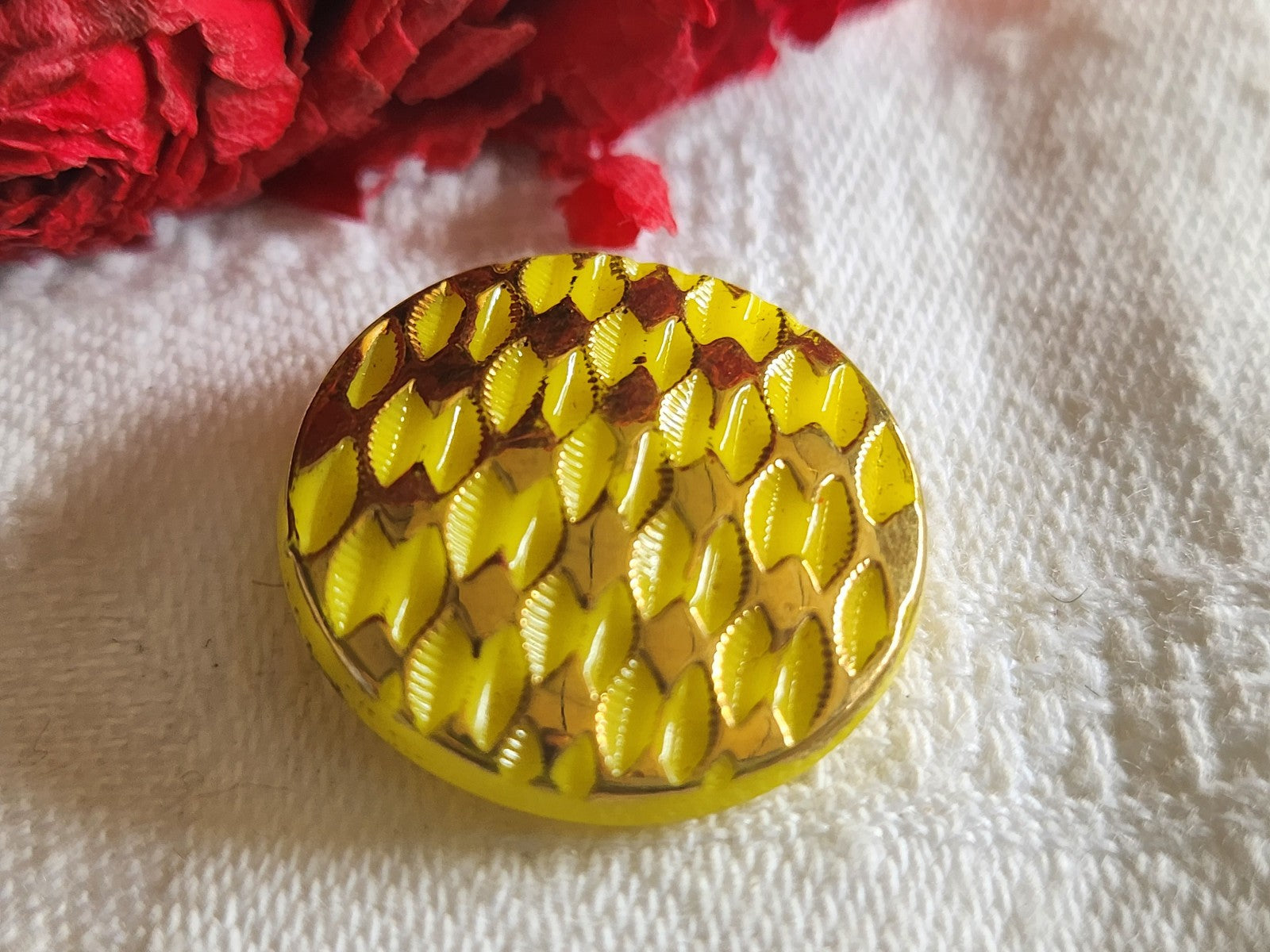 Bouton vintage en verre jaune  doré 2,2 cm G7P