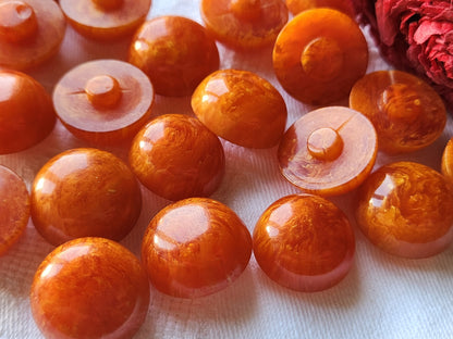 Lot 6 superbes boutons anciens orange jaspé pied 1,9 cm ref 5387