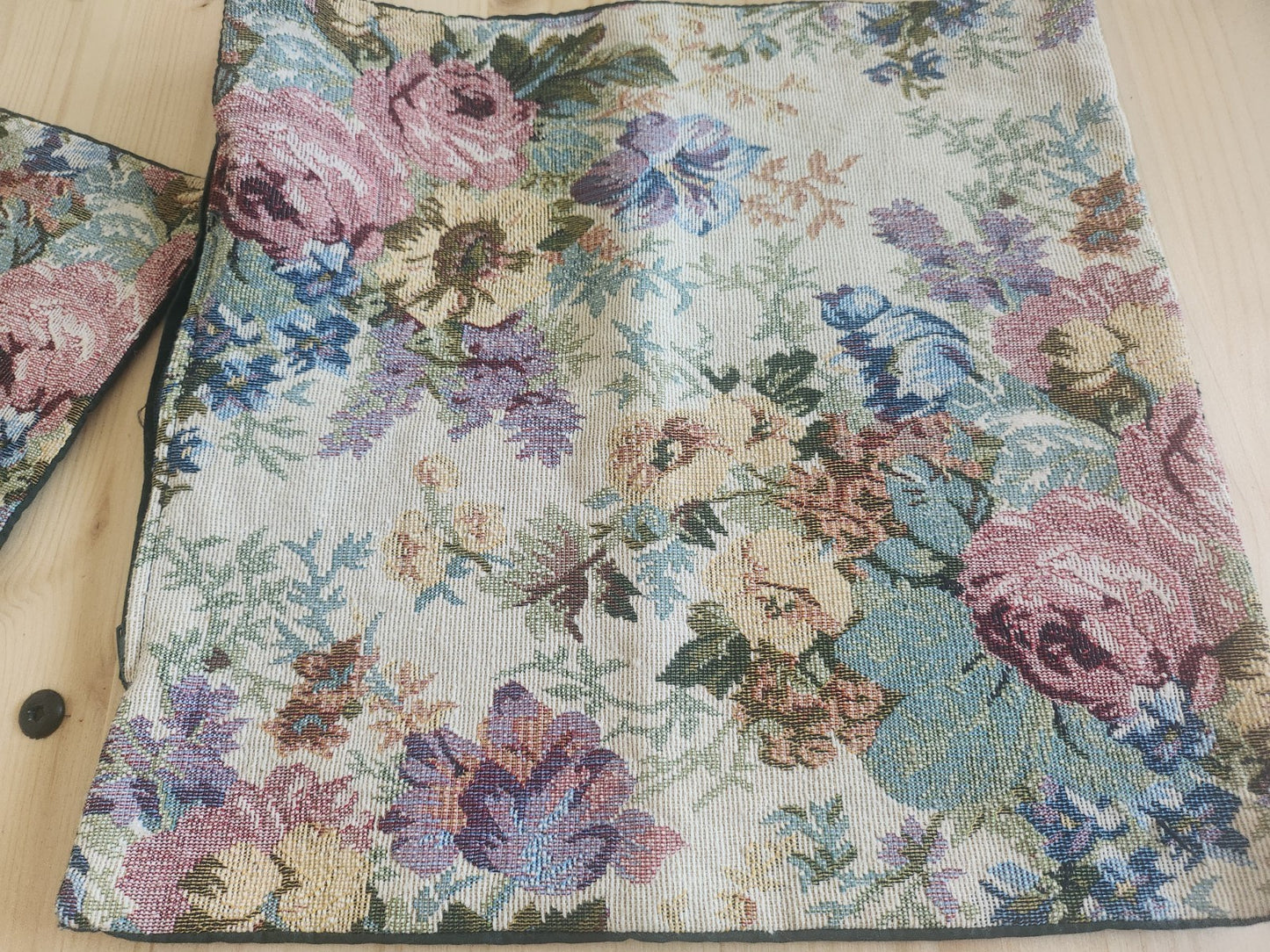Lot 2 petites taies  anciennes vintage tapisserie fleur fait main 33 cm B5