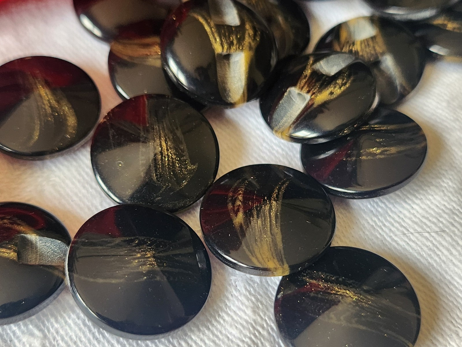 Lot 10 jolis boutons vintage noir lisere doré pied 1,7 cm ref 2301