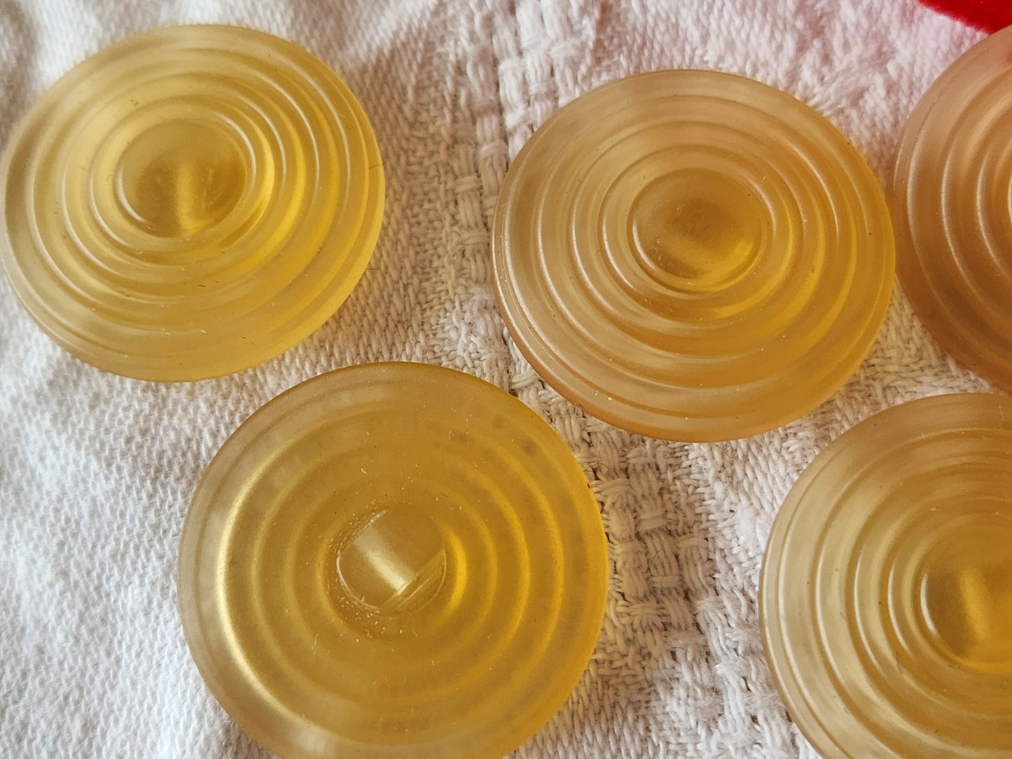 Lot 6 gros boutons vintage jaune mat 2,6 cm pied ref 5990 **