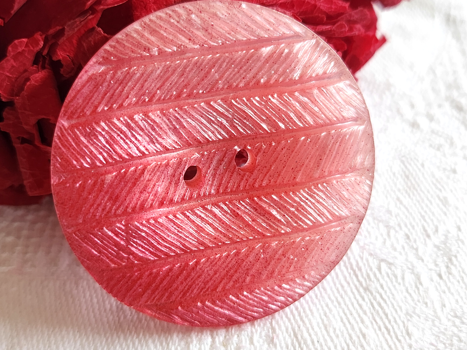 Gros  bouton vintage rose texturé teinte estompée 4 cm ou 40 mm XXL  G17G