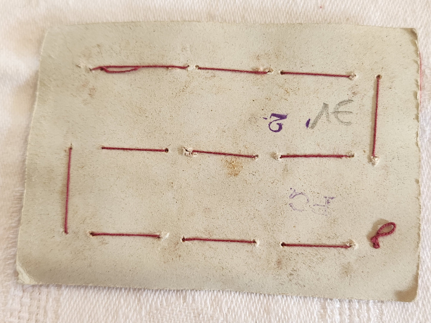 Rare petite plaque boutons anciens en nacre  1,3 cm  lot de 12 n°1E