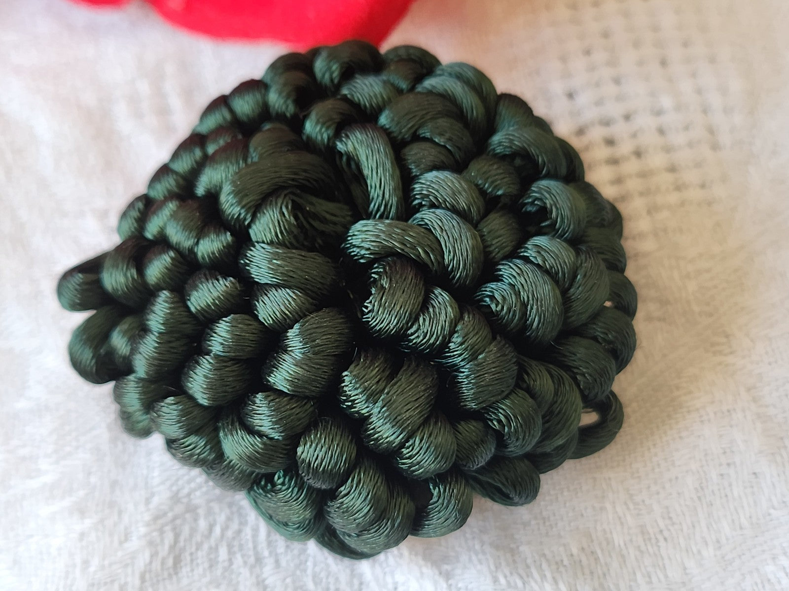 Haute couture gros bouton ancien soie? passementerie vert 4 cm XXL ref 5935