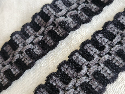 Large galon  chenille noir gris 3 m 40 sur 2,7 cm A5