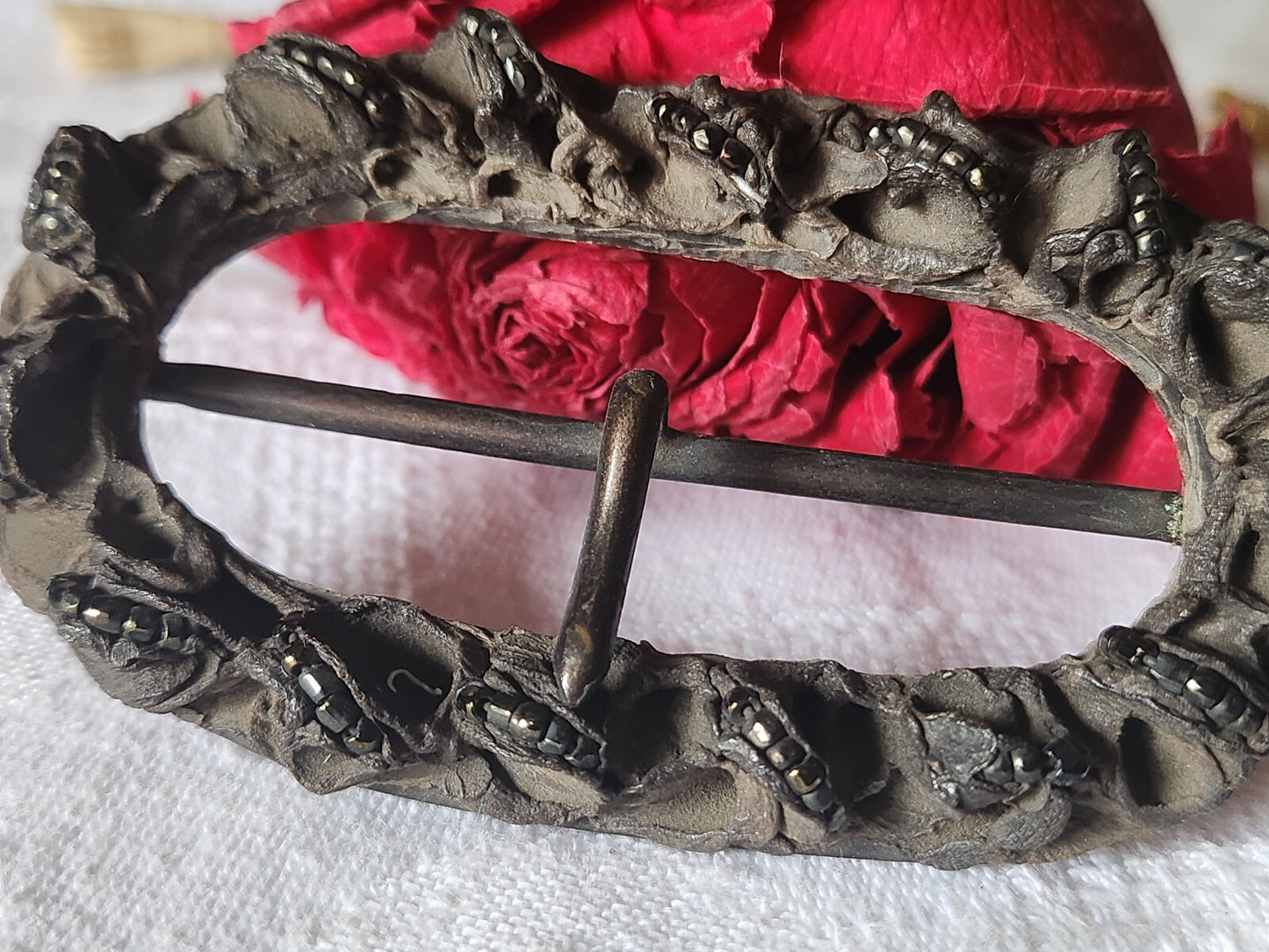Enorme boucle de ceinture vintage résine et perle 8,2 cm sur 4,6 cm