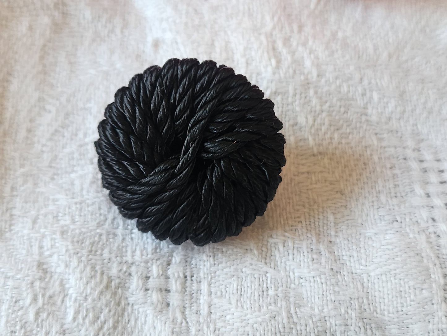 Ancien bouton  passementerie noir lumineux 2,5  cm D17N