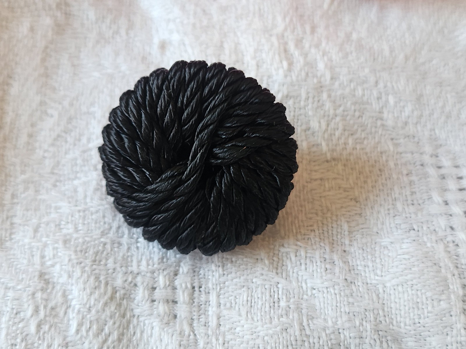 Ancien bouton  passementerie noir lumineux 2,5  cm D17N
