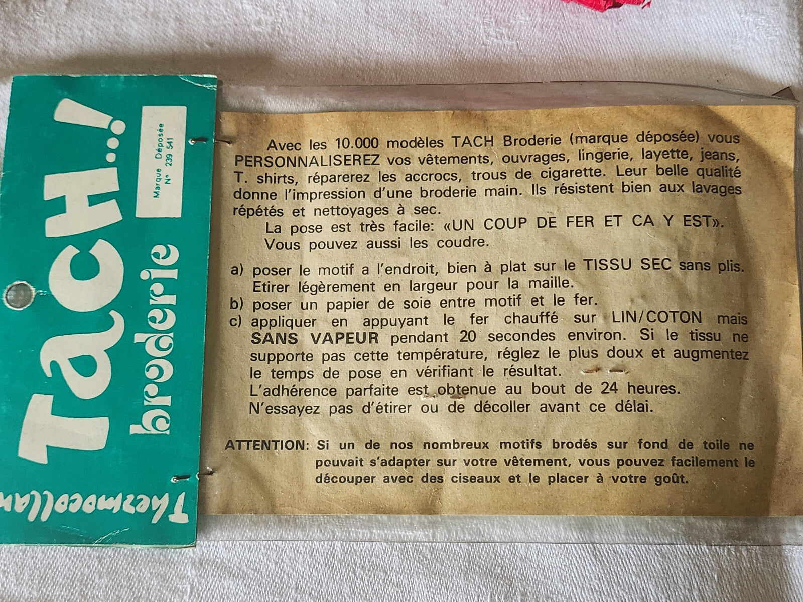 Ancien patch vintage thermocollant fleurs broderie customisation 
