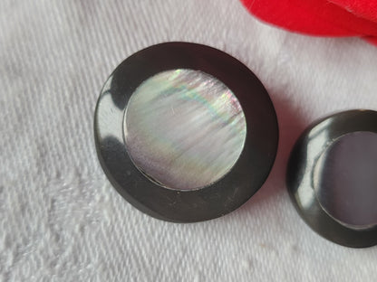 Collection bouton ancien coeur en nacre deux diamètres 1,8 et 2,3 cm G13G
