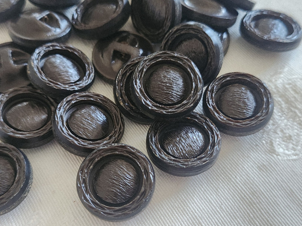 Lot 12 boutons vintage  marron à pied effet texturé lumineux 1,7 cm ref 620