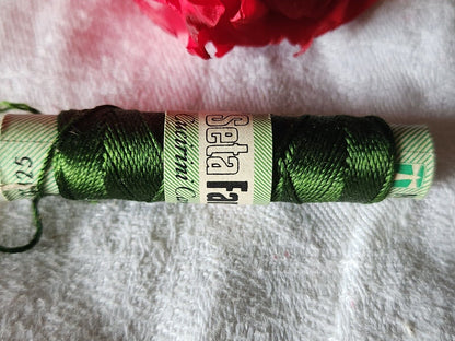 Bobine ancienne pur fil de soie vintage Broderie vert n°229 T5