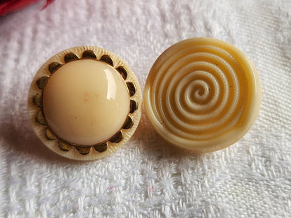 Duo boutons anciens en verre beige sable  à  pied 1,8 cm D16L