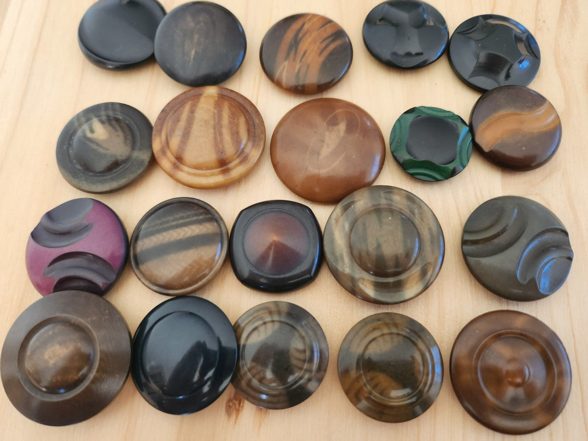 Lot 20 gros boutons anciens en corozo 2,2 cm à 3,1 cm n°5 T10