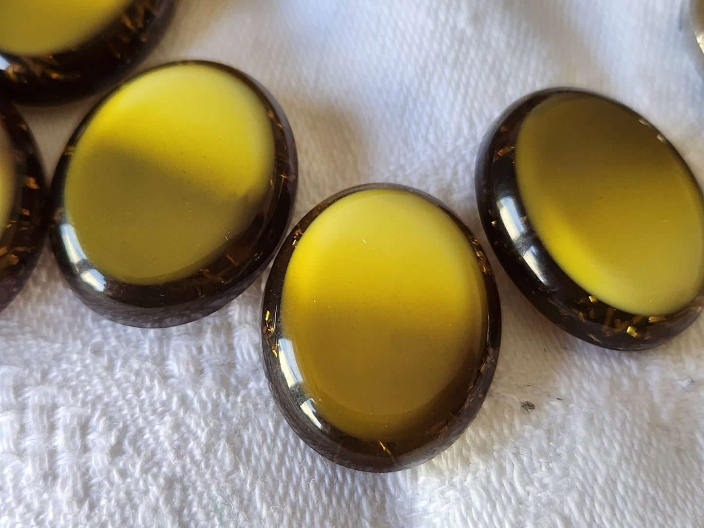 Lot 5  boutons vintage à pied  ovale vert paillette 1,8 sur 2,2 cm ref 5466
