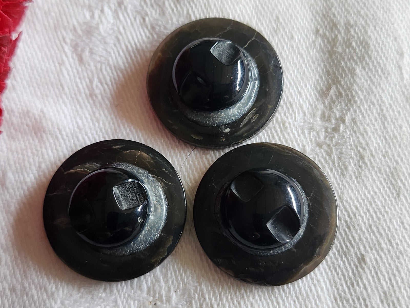 Trio boutons anciens en nacre vintage à  pied  2,2 cm D14I