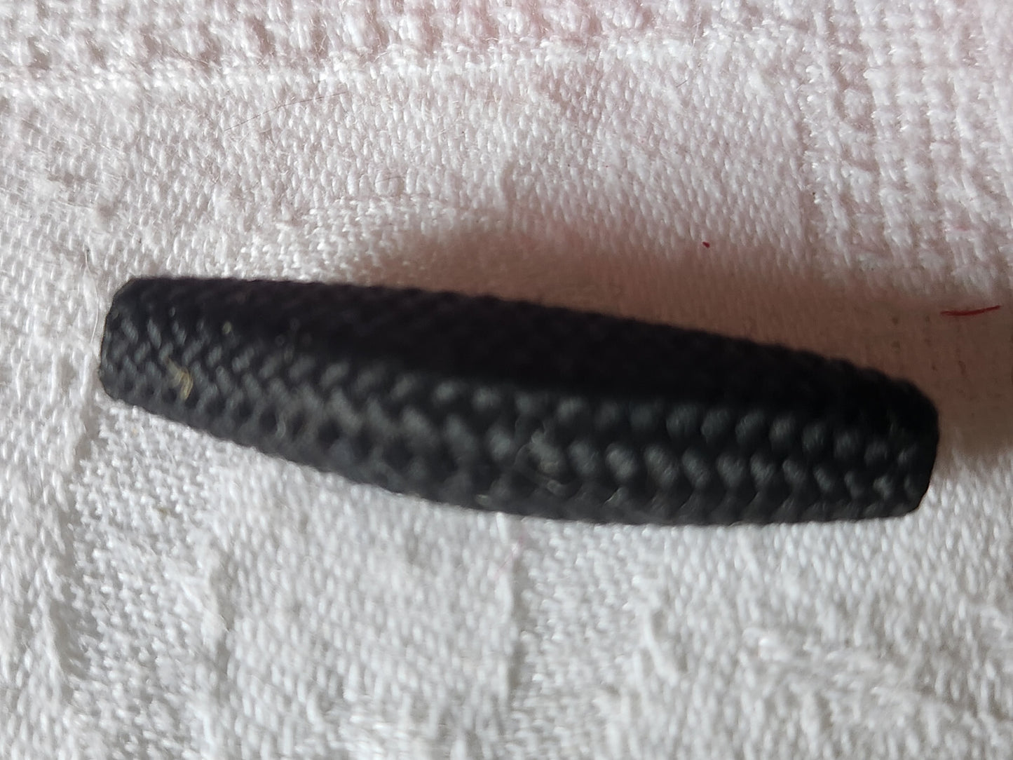 Longue perle ancienne en passementerie noire étroite 1,1 sur 4,1 cm D19C