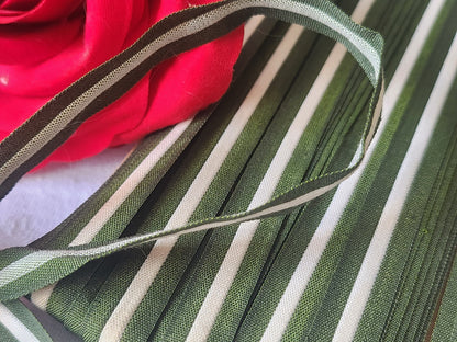 Passe poil vintage vert creme 4 métres sur 1 cm  A2