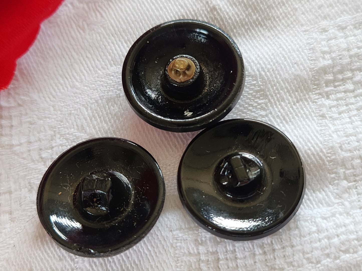Trio  boutons anciens en verre noir à facette panaché pied 2,2 cm ref 2041