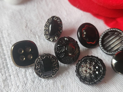 Lot 10 boutons anciens en verre argenté panaché 1,1 à 1,4 cm ref 2147