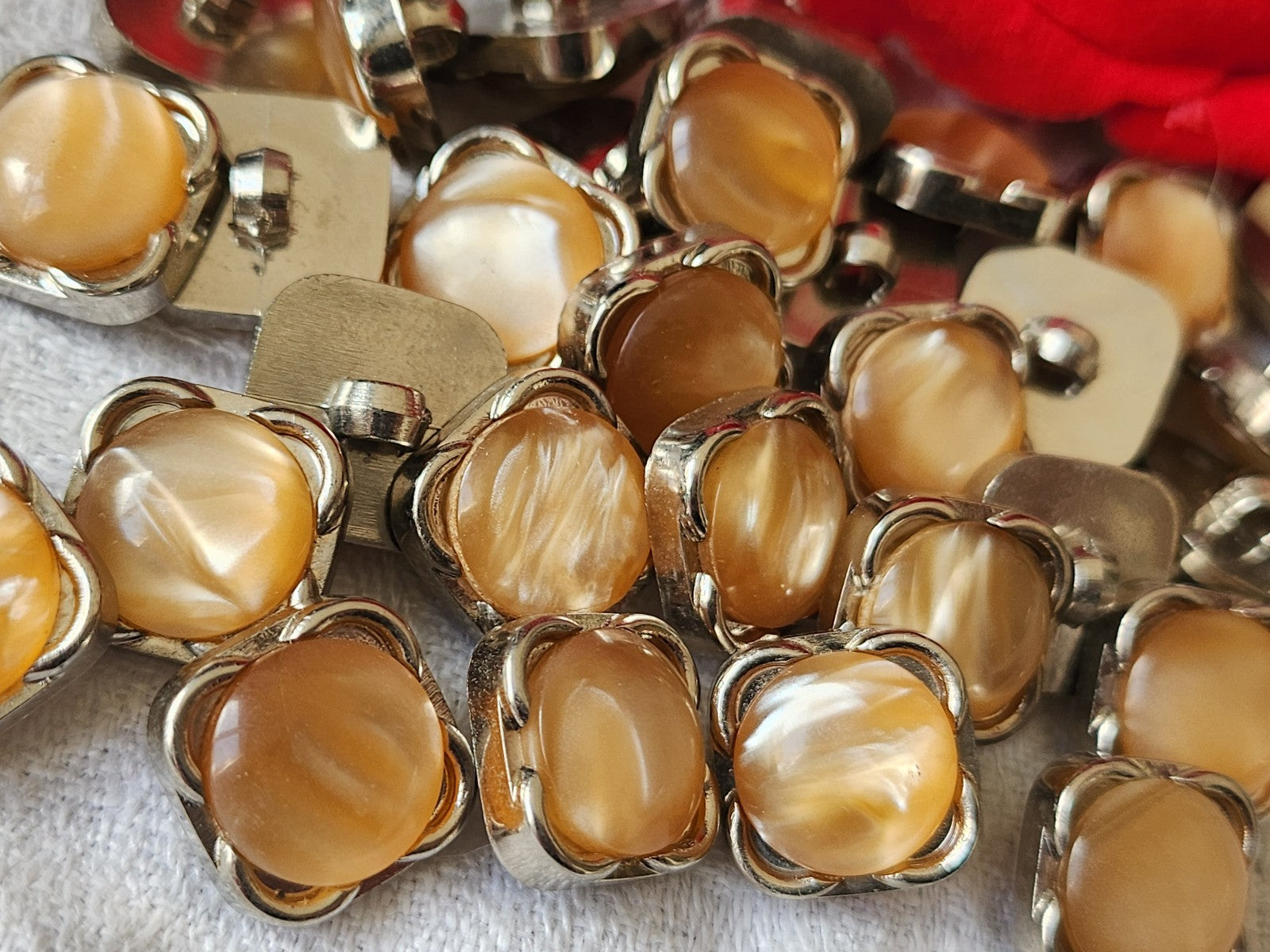 Lot 18  boutons vintage petits acrylique argenté orange pied 1,3 cm ref 166