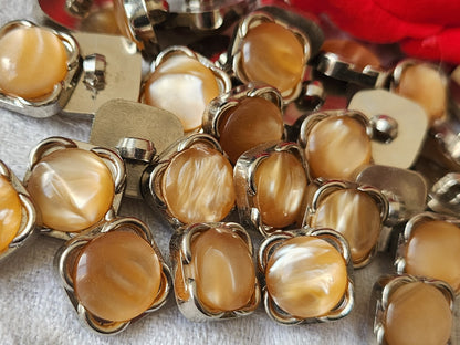 Lot 18  boutons vintage petits acrylique argenté orange pied 1,3 cm ref 166