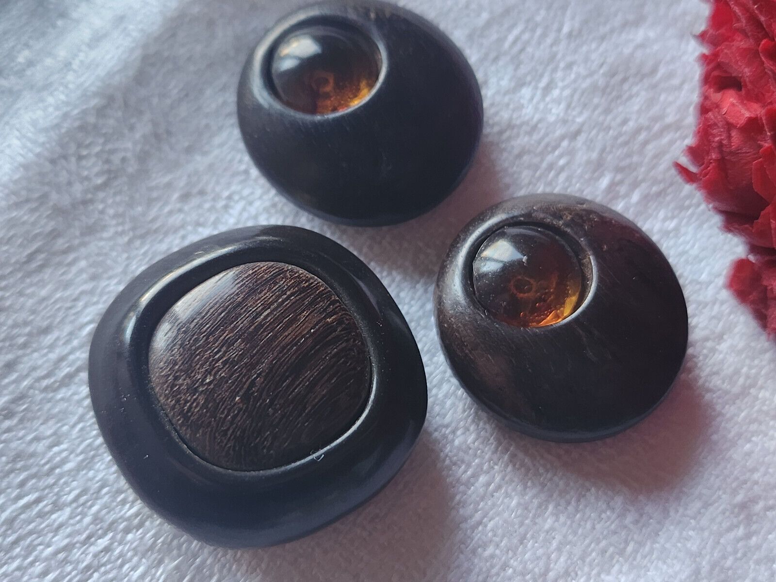 TRio boutons vintage en bois collection originaux  2,5 et 2,2 cm ref 2345