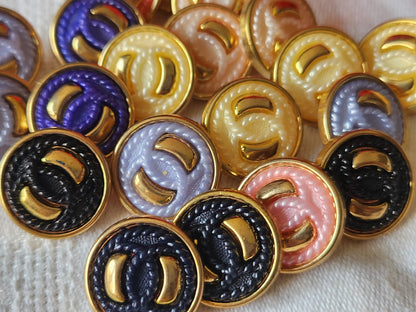 Lot 19  boutons vintage kitch panaché 1,8 cm acrylique ref 645