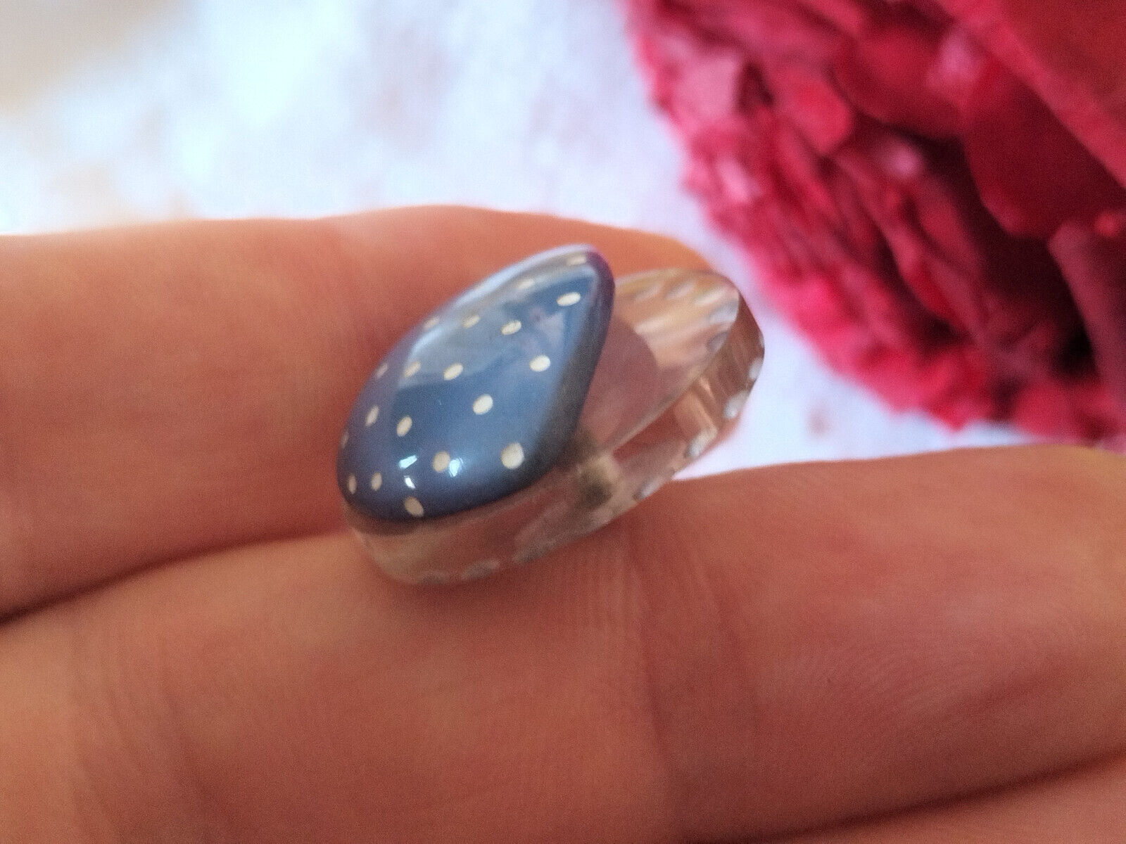 Beau bouton ancien bleu transparent collection originaux vintage 2,2 cm ref 3325