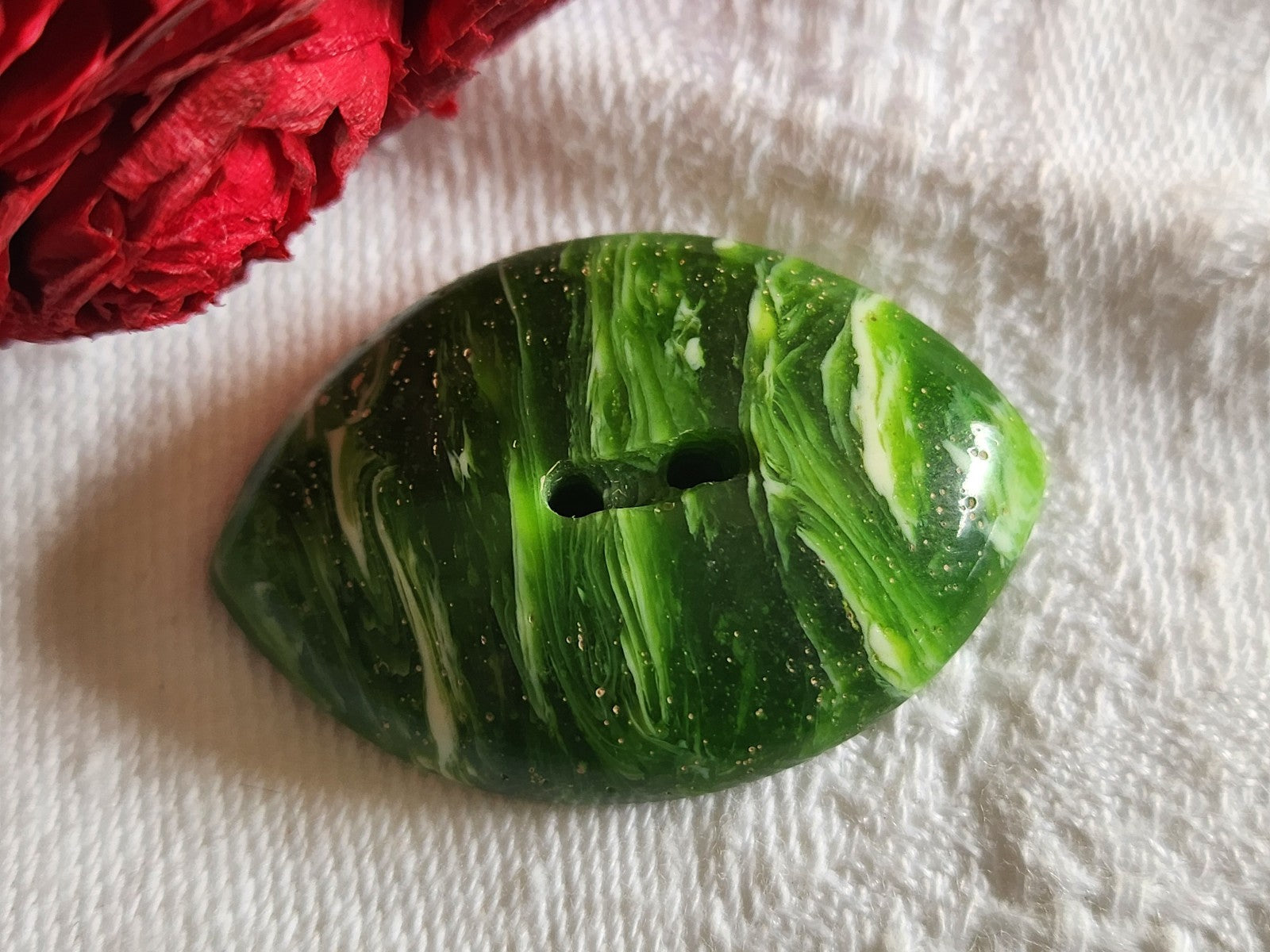 Collection bouton ancien vert jaspé 2,3 cm sur 3,3 cm D14I