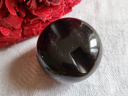 Volumineux bouton ancien boule noir pied 2,8 cm hauteur 2 cm D15K
