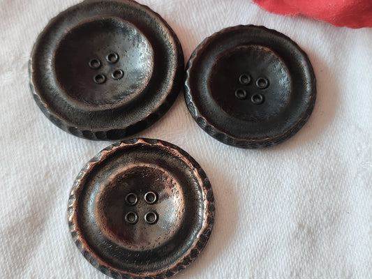 Trio gros boutons vintage en métal trous 3,2 et 3,6 cm ref 6044