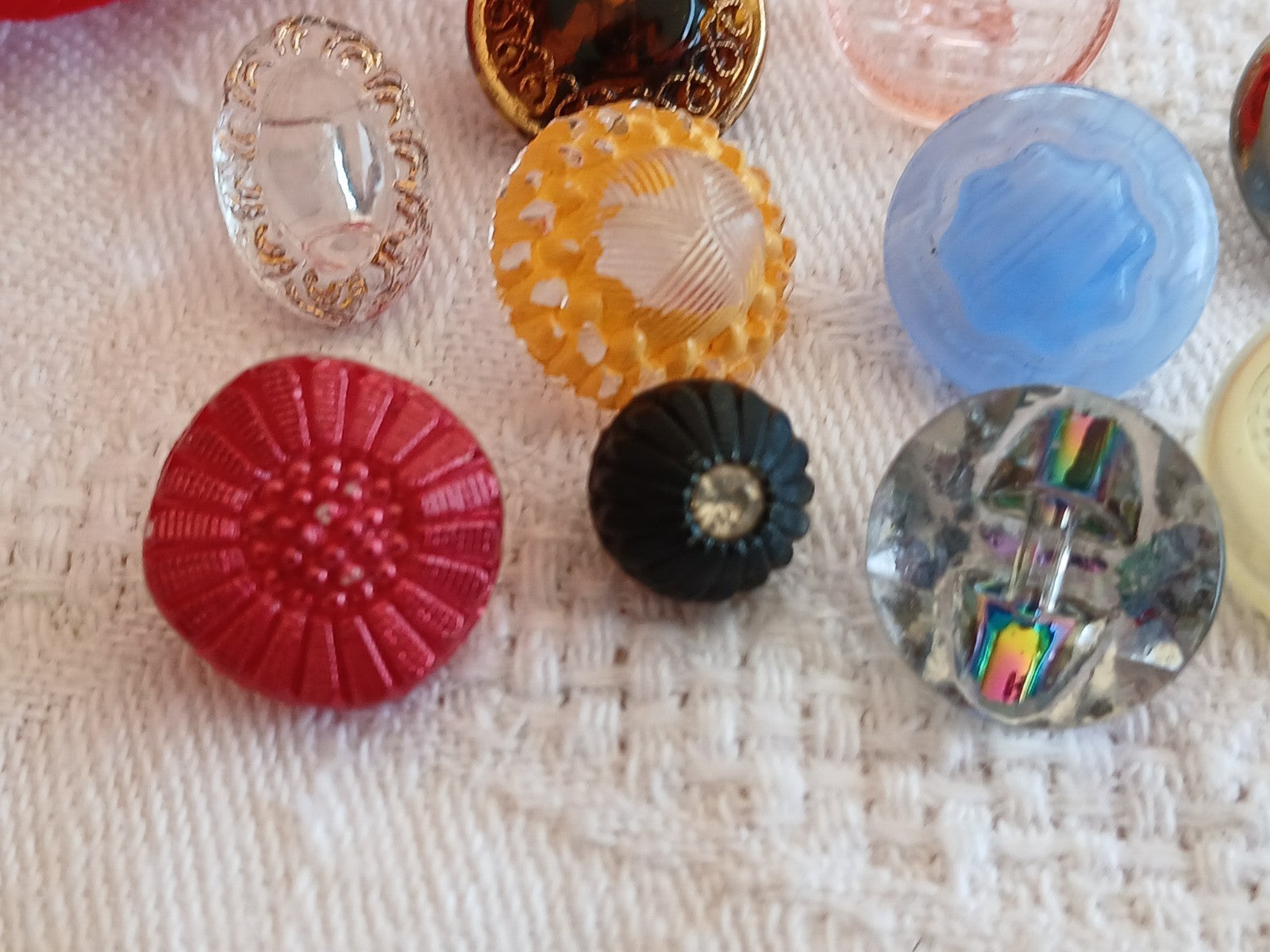 Lot 10 boutons anciens en verre multicolore  panaché 0,8  à 1,5 cm ref 6466