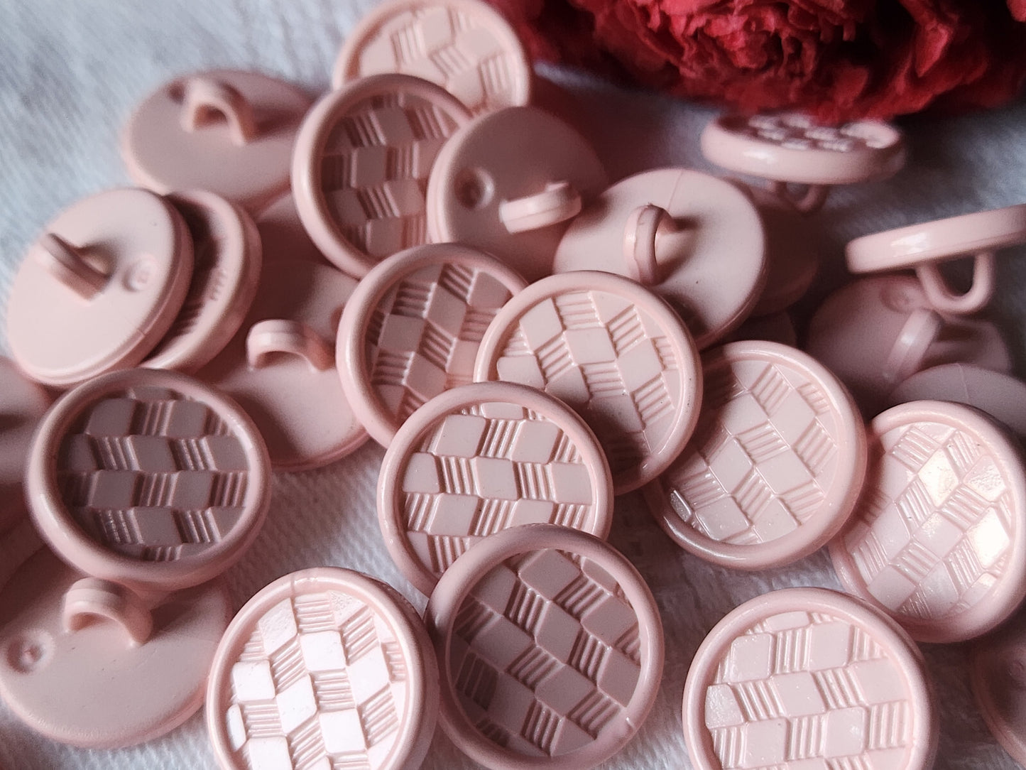 Lot 29 boutons vintage rose  damas  à pied finitions moyennes 1,5 cm ref 2263