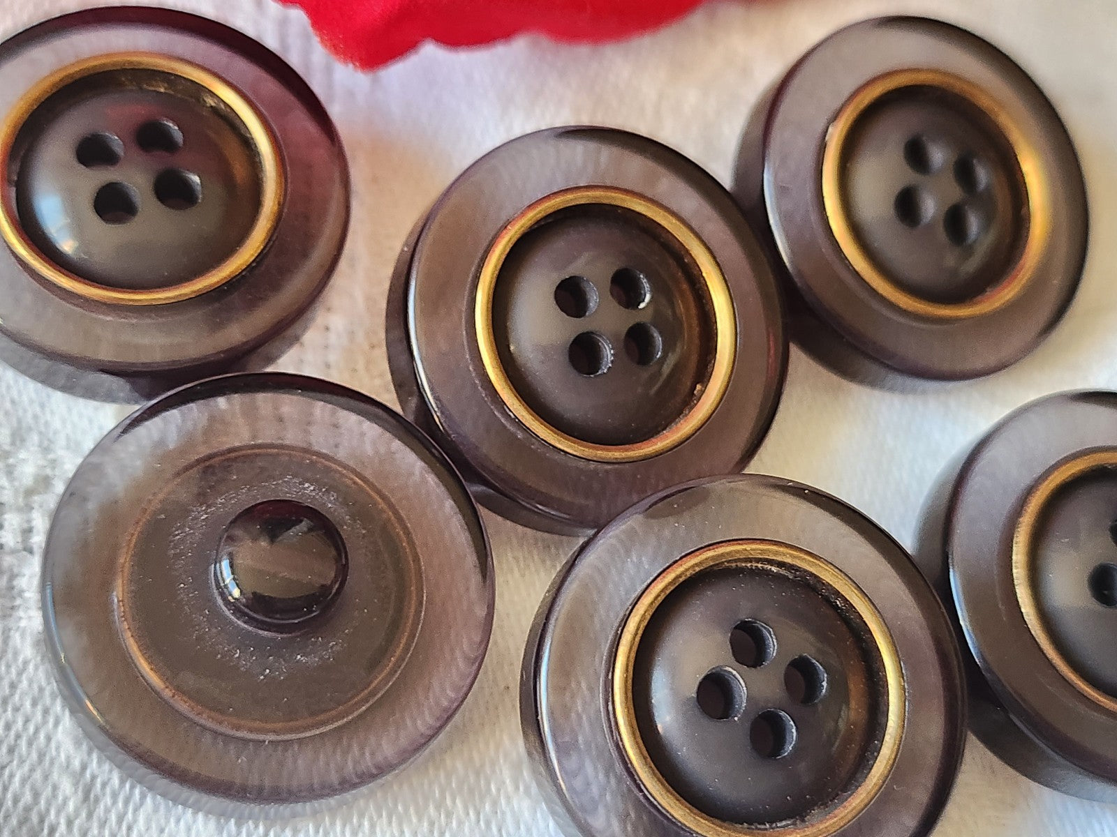 Lot 6 gros boutons vintage gris transparent à pied doré 2,5 cm ref 4981