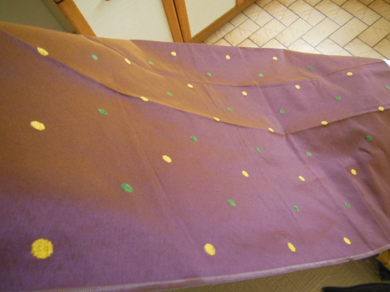 Coupon tissu moderne violet couleur changeante 71 cm sur 96 cm B3