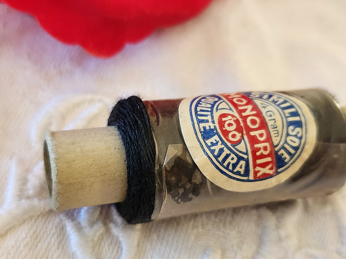 Petite bobine ancienne fil soie simili monoprix 100 qualité extra noir