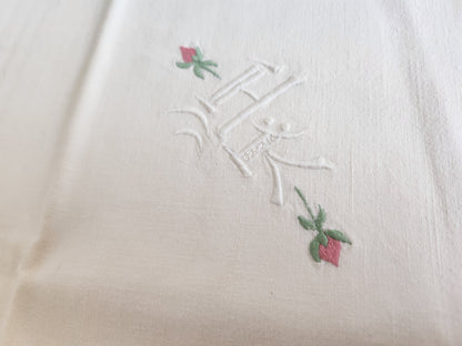 Lot deux anciennes taies d'oreillers monogramme HK  traces de stockages B6