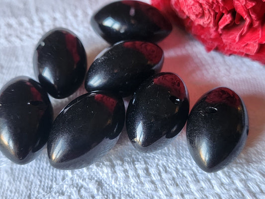 Lot 7 boutons vintage noir navette bombé  1,7 sur 2,2 cm ref 2892