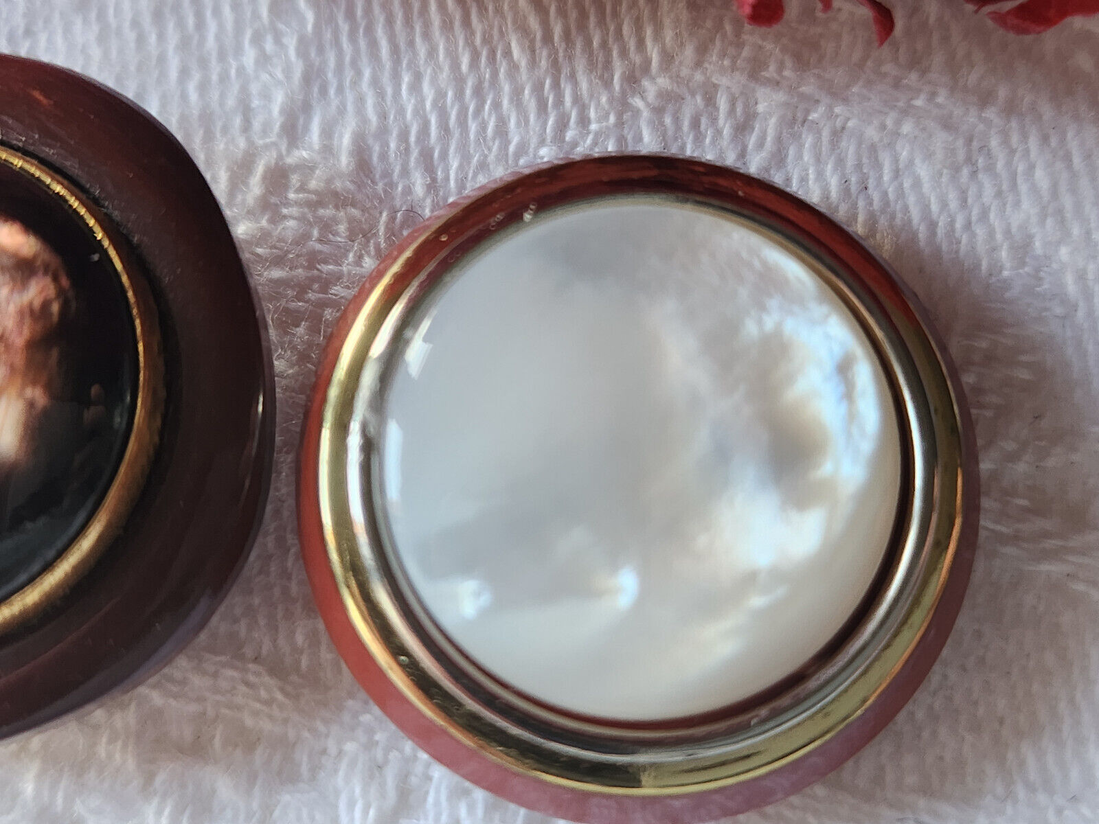 Duo boutons vintage avec cabochon en nacre pied 2,4 et 2,5  cm D10K