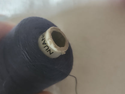 Grosse bobine ancienne fil bleu 26  grammes  couture mercerie ancien  T1
