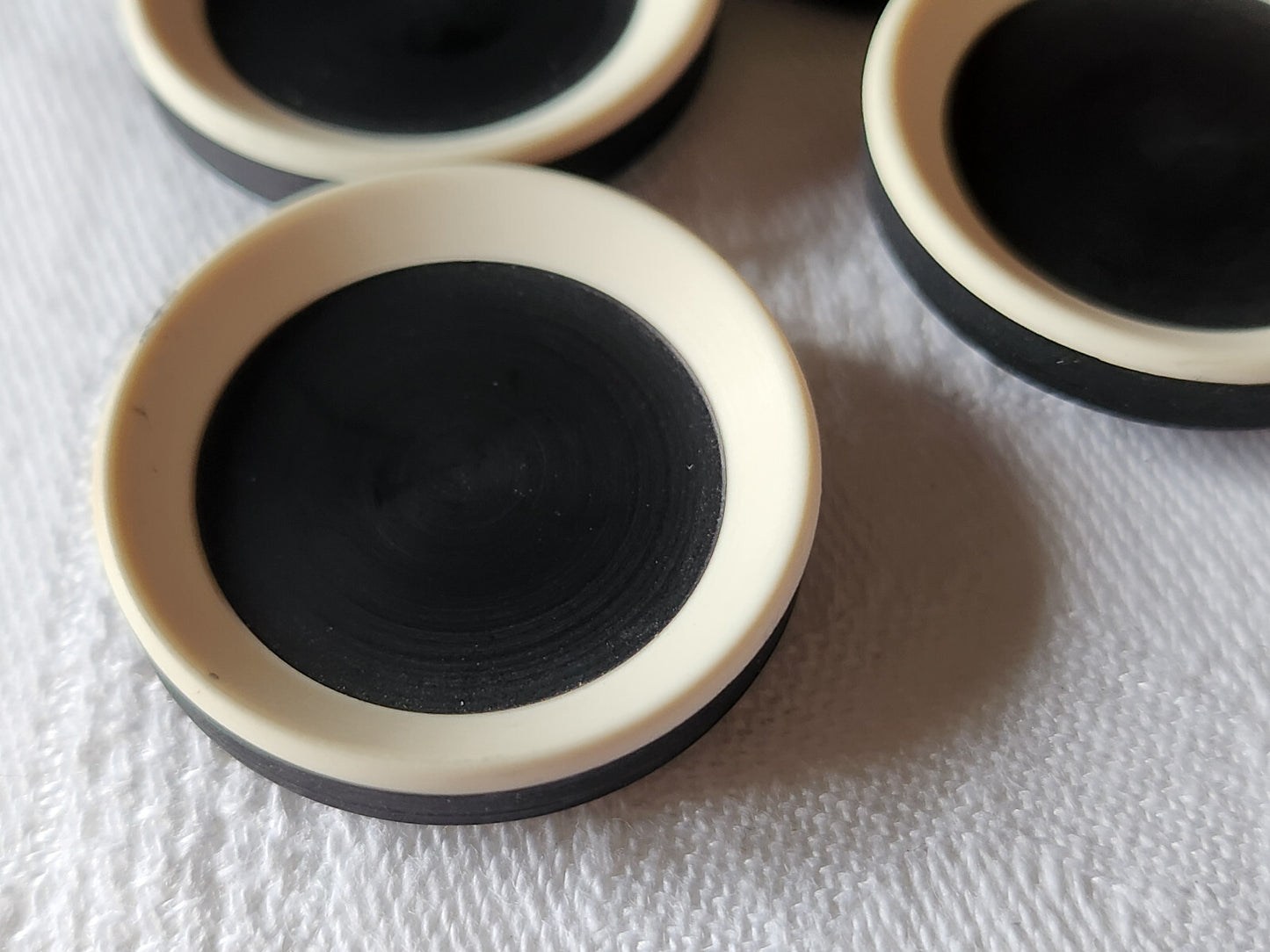 Lot 6 gros boutons vintage noir et blanc mat pied 2,9 cm ref 3117