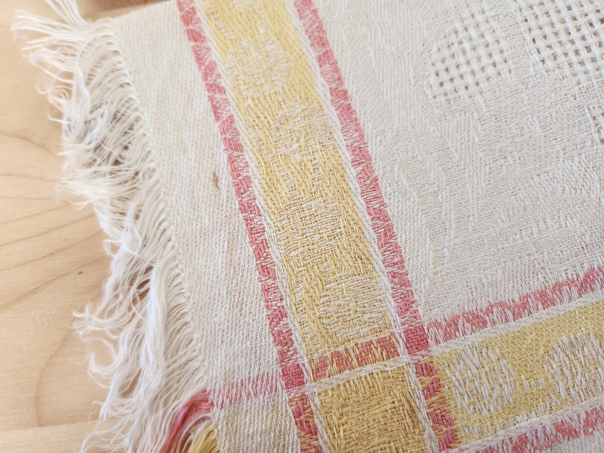 Lot 10 serviettes anciennes a franges damassé rose jaune 34 cm sur 36 cm  B8