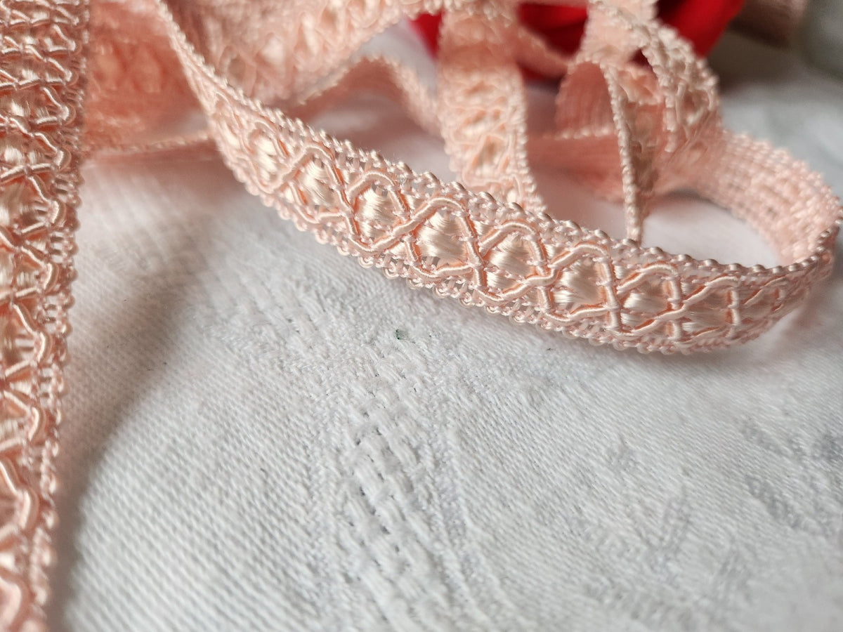 Galon vintage rose satiné tendre 2 métres sur 1,3 cm A2